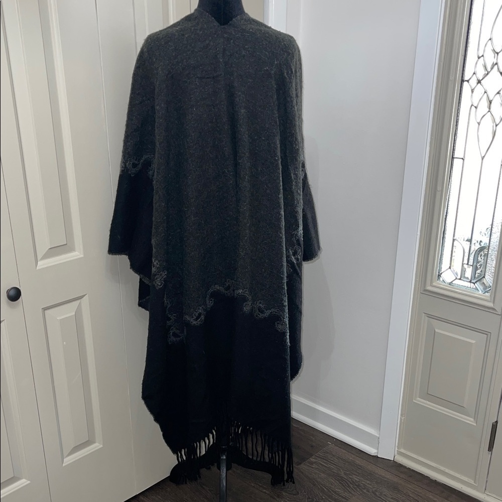 Women’s Reversible Black and Gray Fringe Poncho / Shawl Wrap - Picture 4 of 7